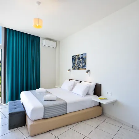 Loucerna Chania Апартаменти *