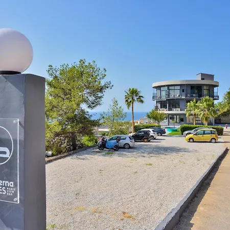 Loucerna Chania Апартаменти *